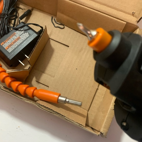 WORX Cordless Screw Gun with Extender set - Picture 2 of 8